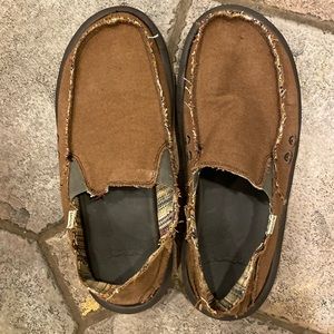 Brown sanuk size 10